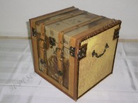 Baúl de madera pequeño decorado con acrilicos y decoupage