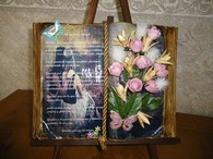 Libro envejecido decorado con ramo y acrílicos