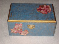 Caja de madera decorada con esponja, decoupage y contorno relieve